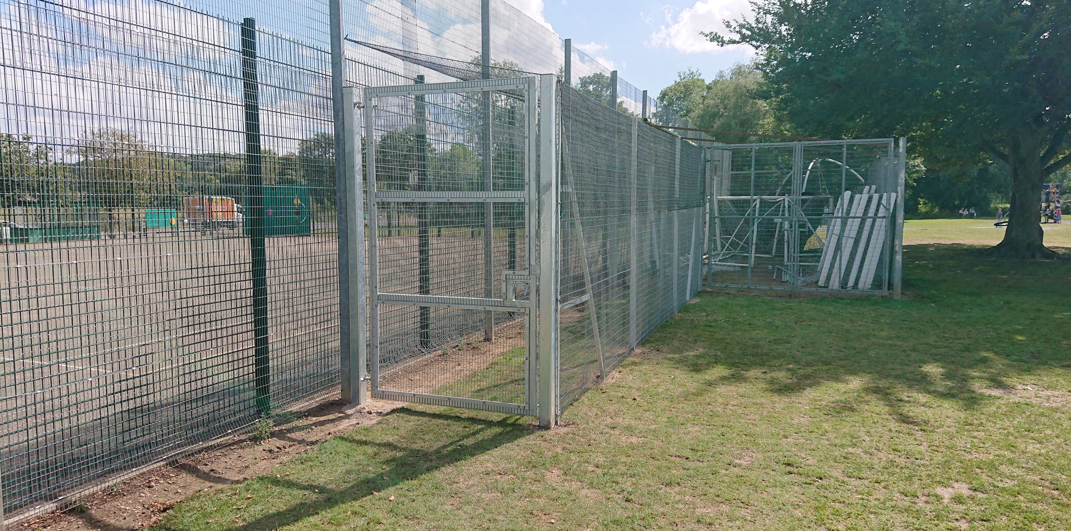 V-mesh Fencing